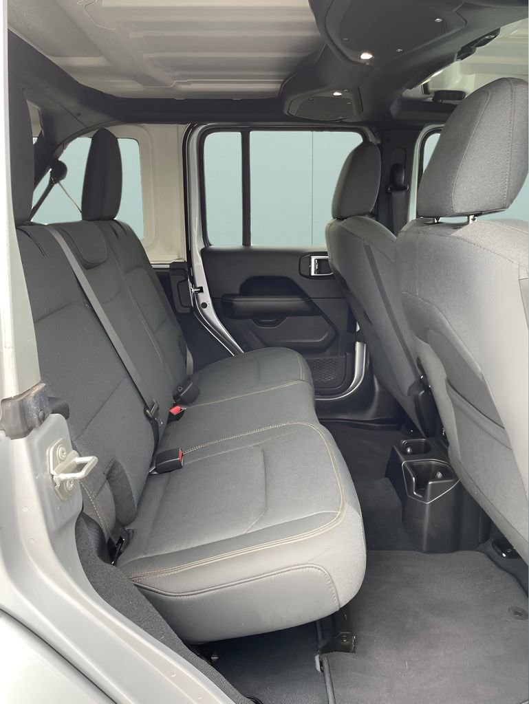 Used 2024 Jeep Wrangler Unlimited Sahara AWD/4WD image 18