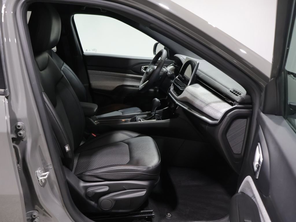 Used 2023 Jeep Compass Latitude w/ Convenience Group AWD/4WD image 24