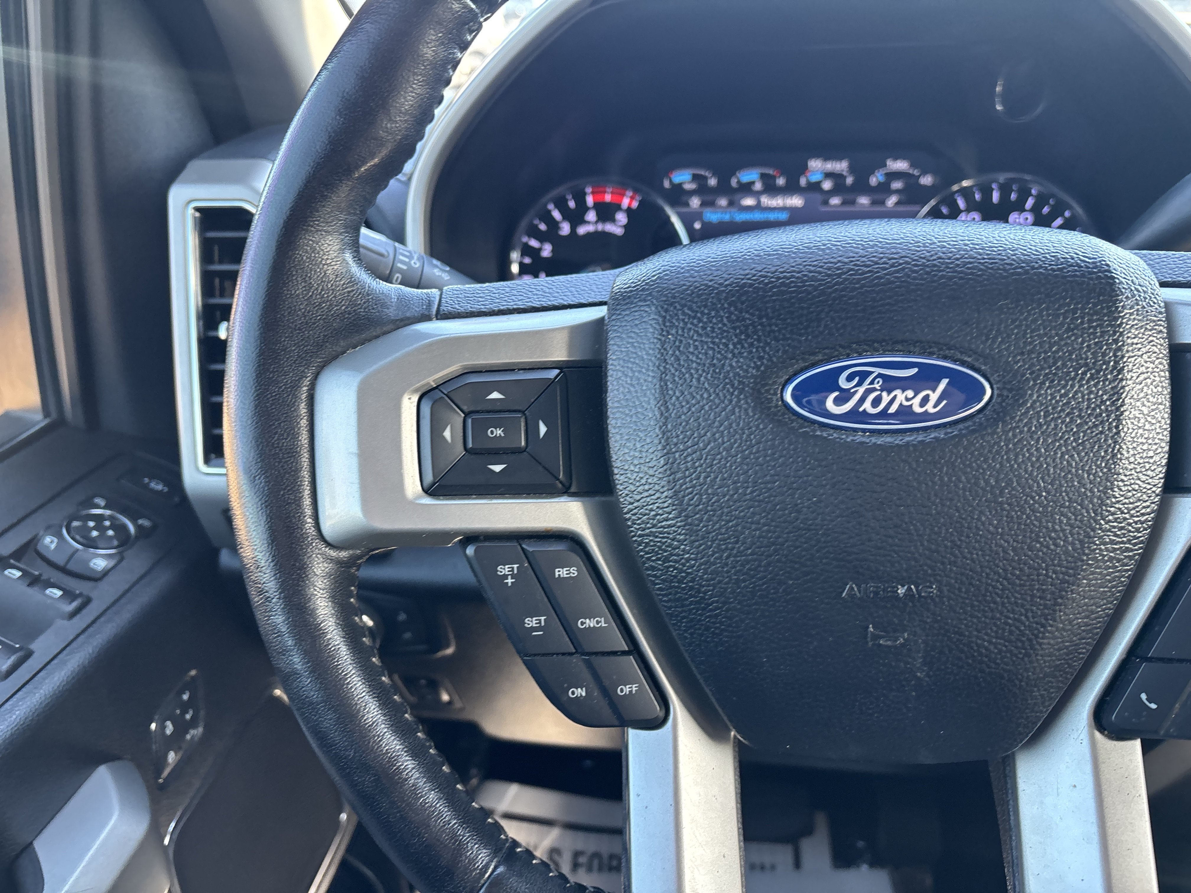 Certified 2021 Ford F250 Lariat w/ Lariat Ultimate Package AWD/4WD image 29
