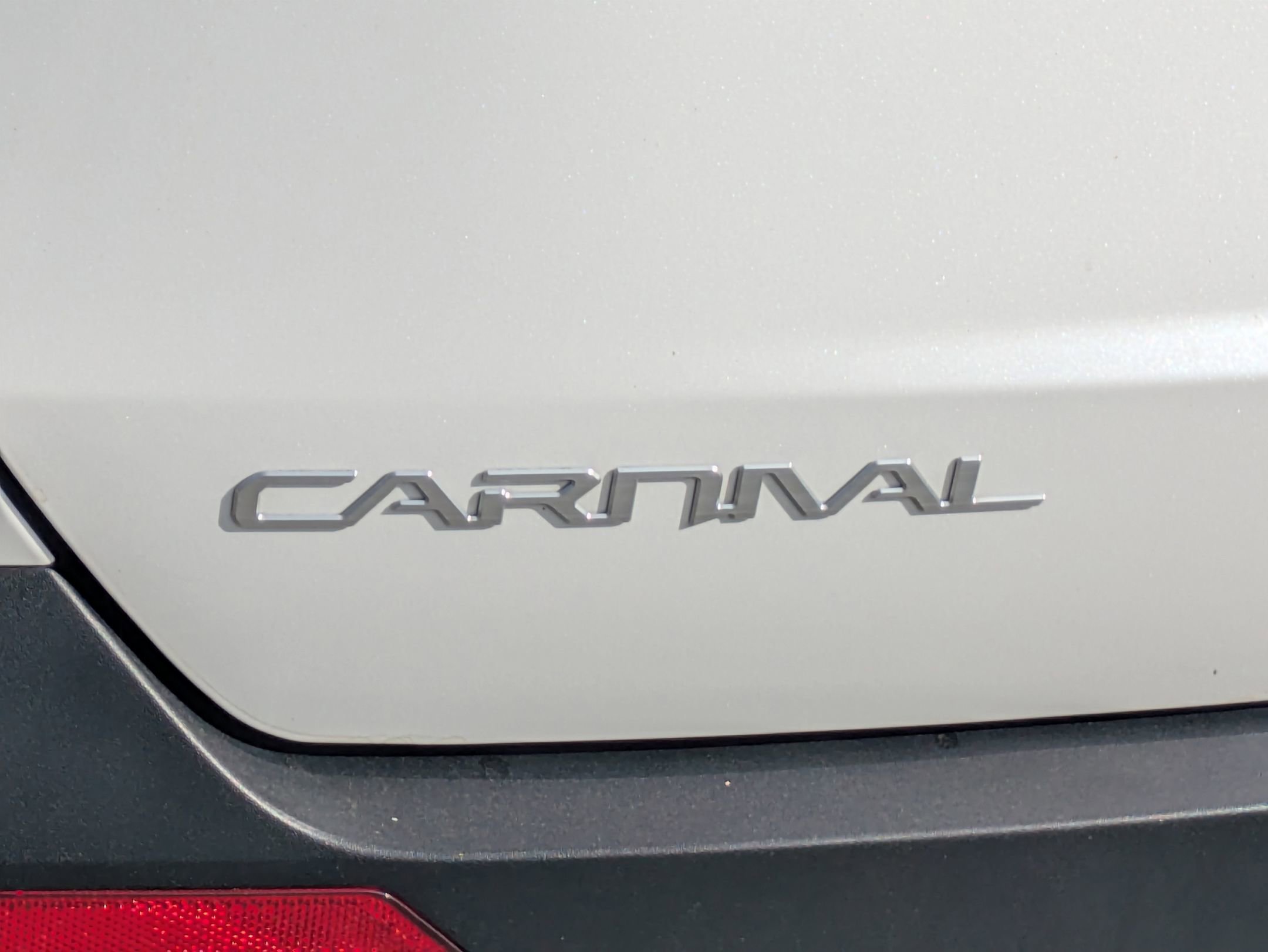 Used 2025 Kia Carnival SX Prestige image 34