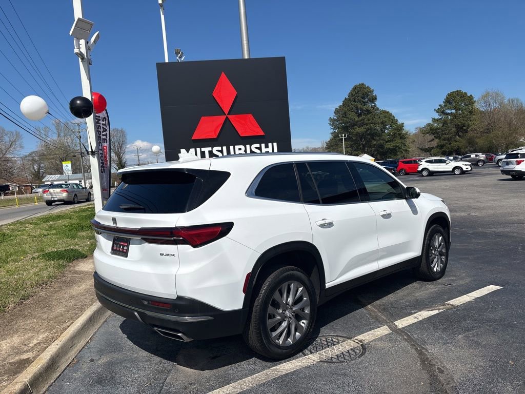 Used 2025 Buick Enclave Preferred AWD/4WD image 5