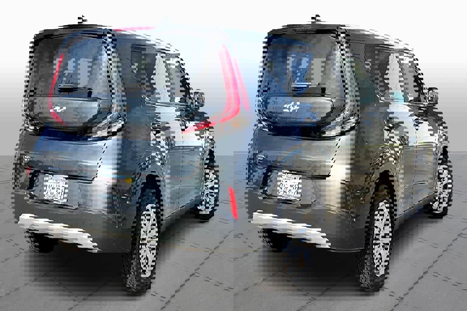 Used 2023 Kia Soul LX image 12