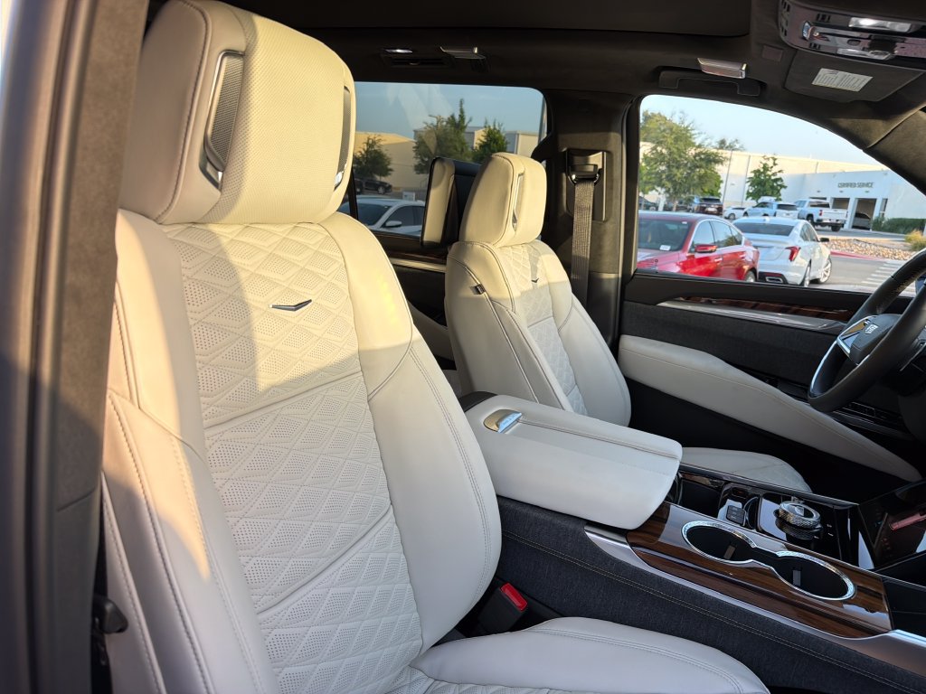 New 2026 Cadillac Escalade ESV Platinum Luxury w/ LPO, Floor Liner Package AWD/4WD image 37