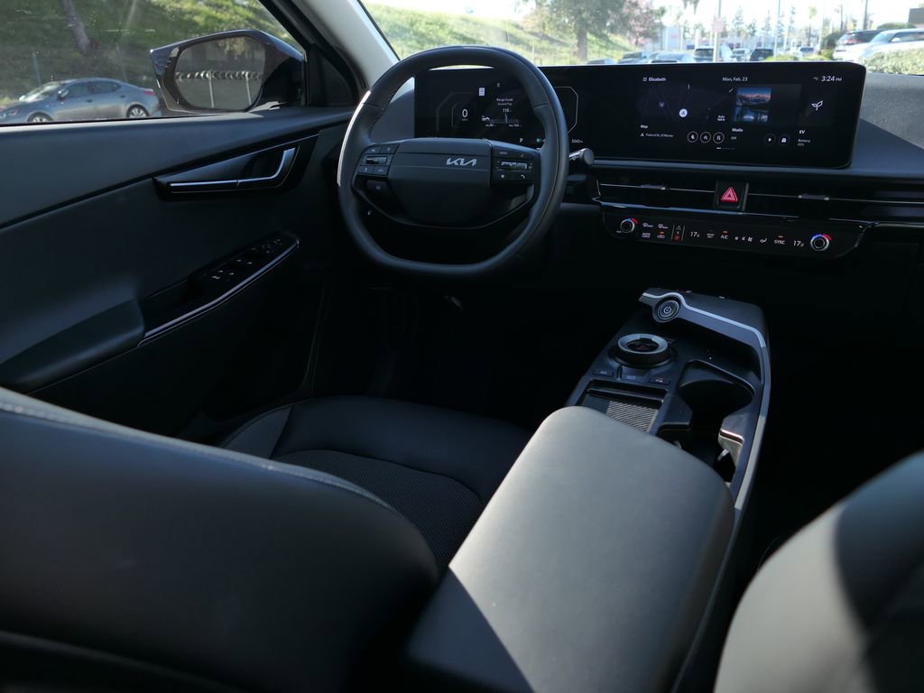 Used 2025 Kia EV6 Light image 23
