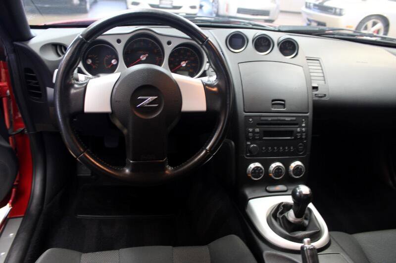 Used 2006 Nissan 350Z Base w/ (N93) Cargo Convenience Pkg image 37