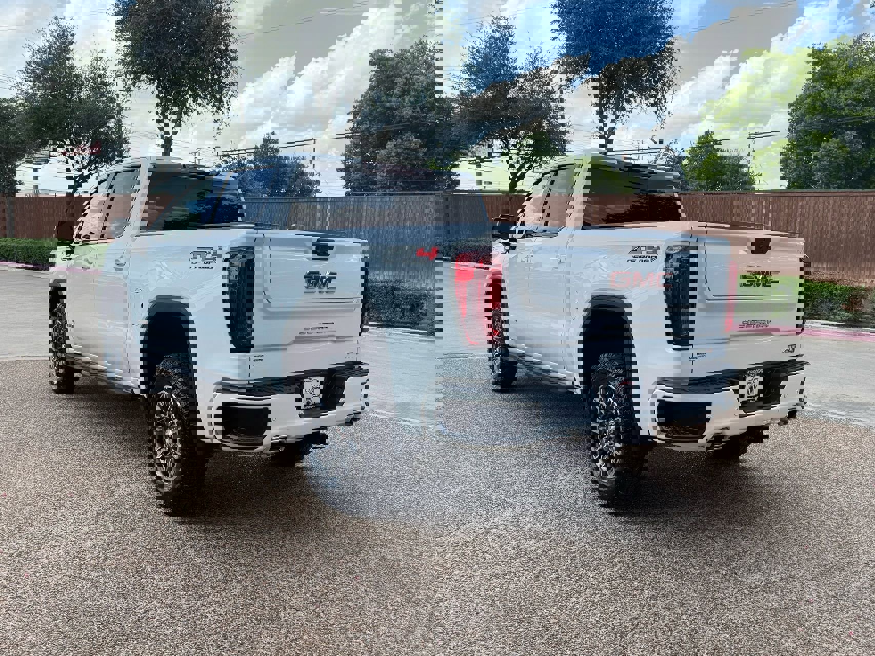 Used 2024 GMC Sierra 1500 AT4 w/ AT4 Premium Package image 10