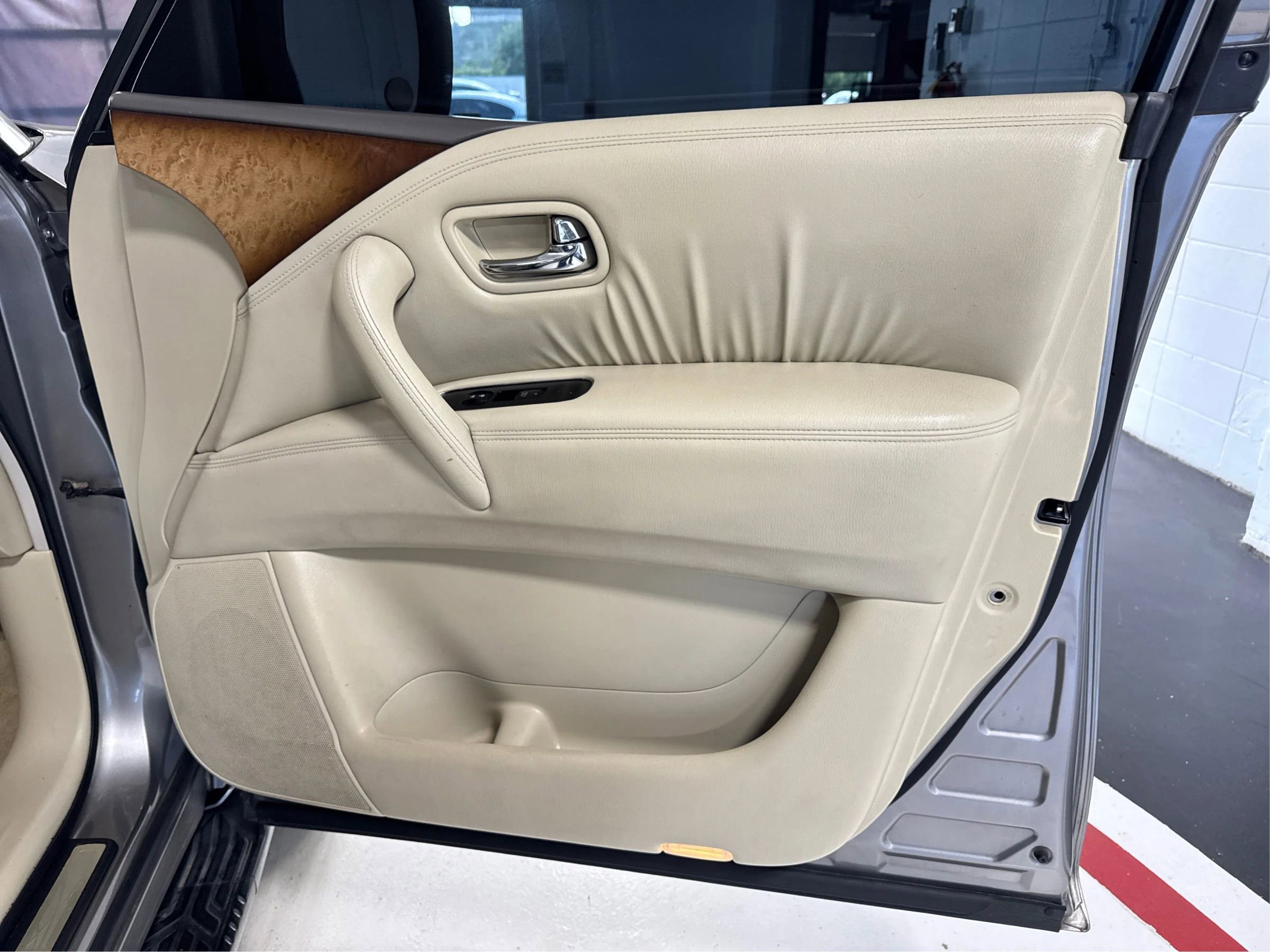 Used 2012 INFINITI QX56 4WD w/ Theater Pkg image 27