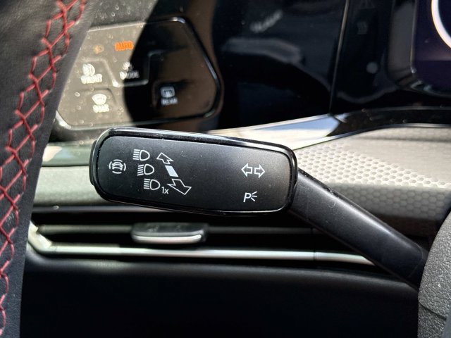 Used 2024 Volkswagen GTI SE FWD image 27