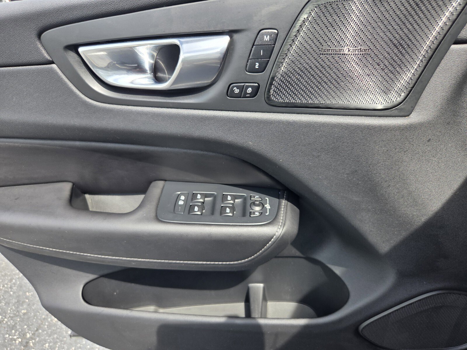 Used 2020 Volvo XC60 T6 Inscription w/ Protection Package Premier AWD/4WD image 25