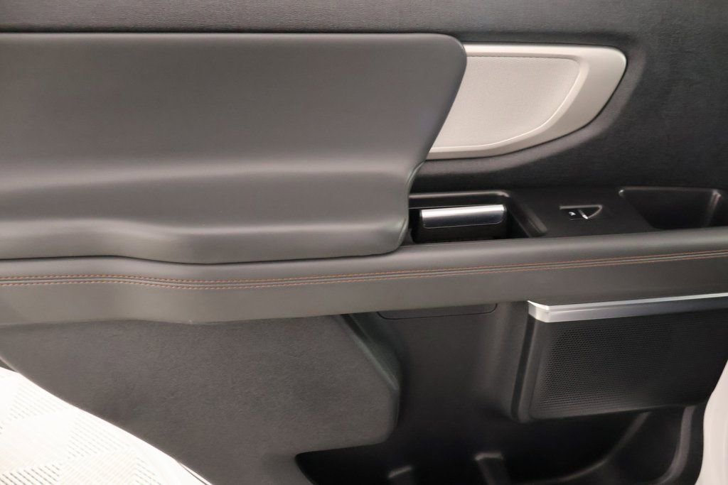 Used 2025 Ford Expedition Active image 18