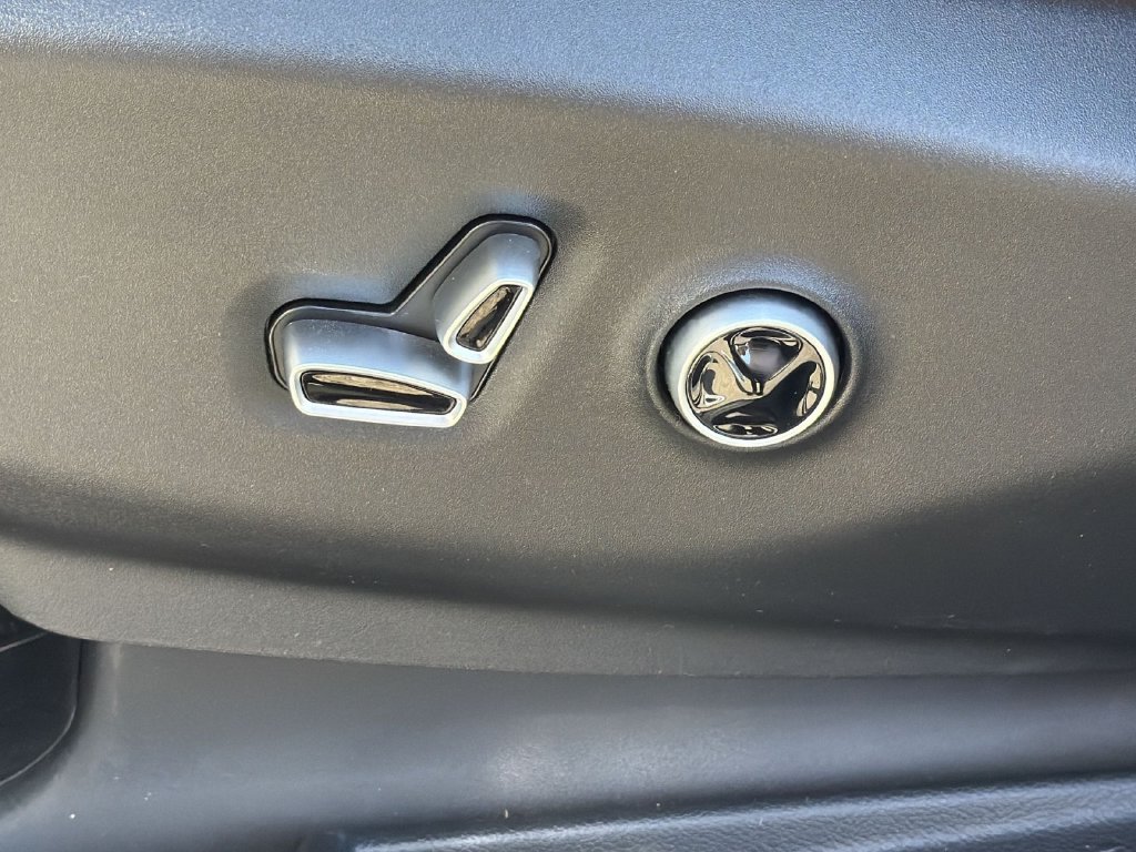 Used 2026 Chrysler Pacifica Pinnacle FWD image 14