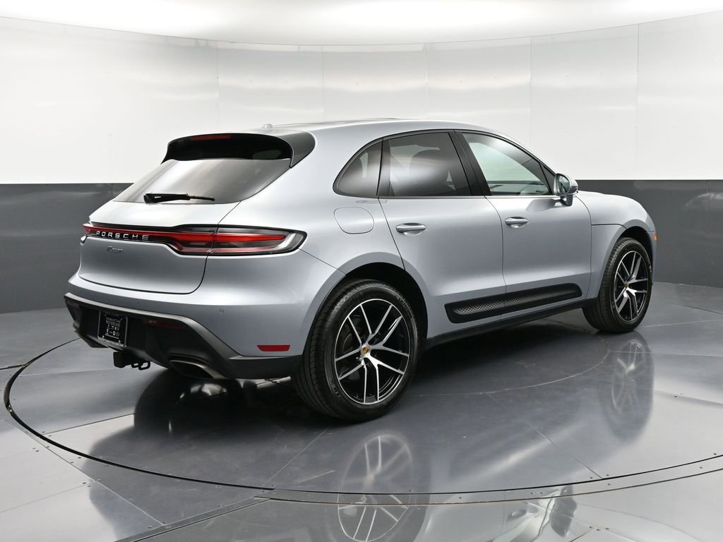 Certified 2025 Porsche Macan image 8