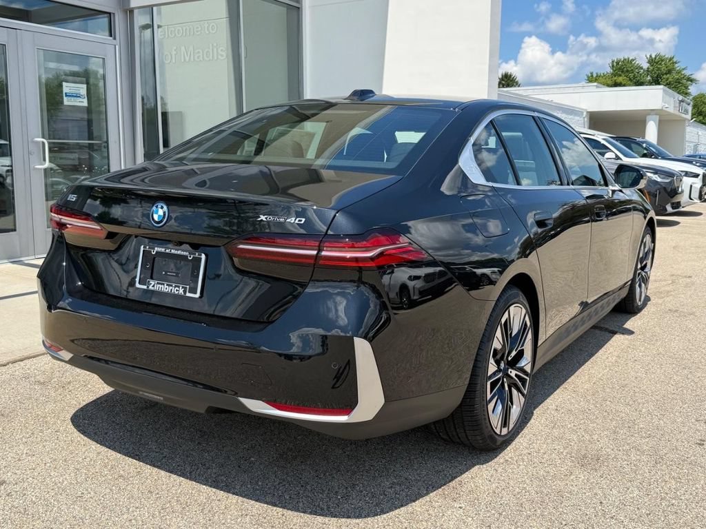New 2027 BMW i5 xDrive40 AWD/4WD image 3