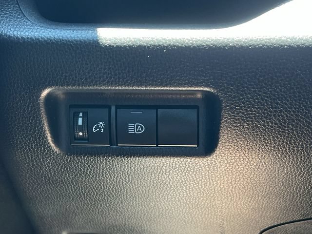 Used 2024 Toyota RAV4 LE AWD/4WD image 28