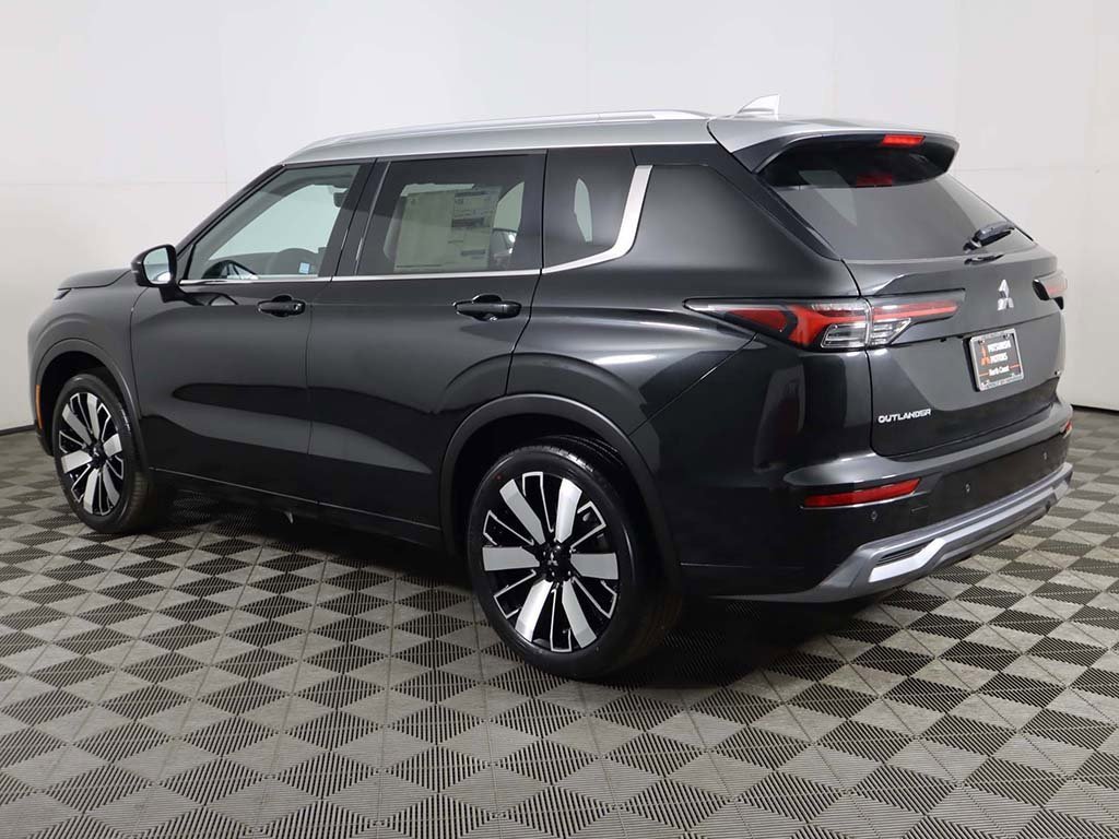 New 2025 Mitsubishi Outlander AWD image 15