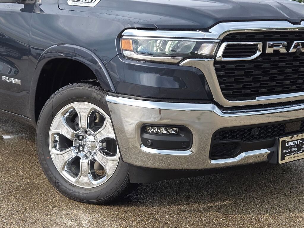 New 2026 RAM 1500 4x4 Crew Cab image 3