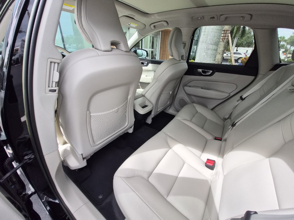 Used 2023 Volvo XC60 B5 Core w/ Climate Package FWD image 23