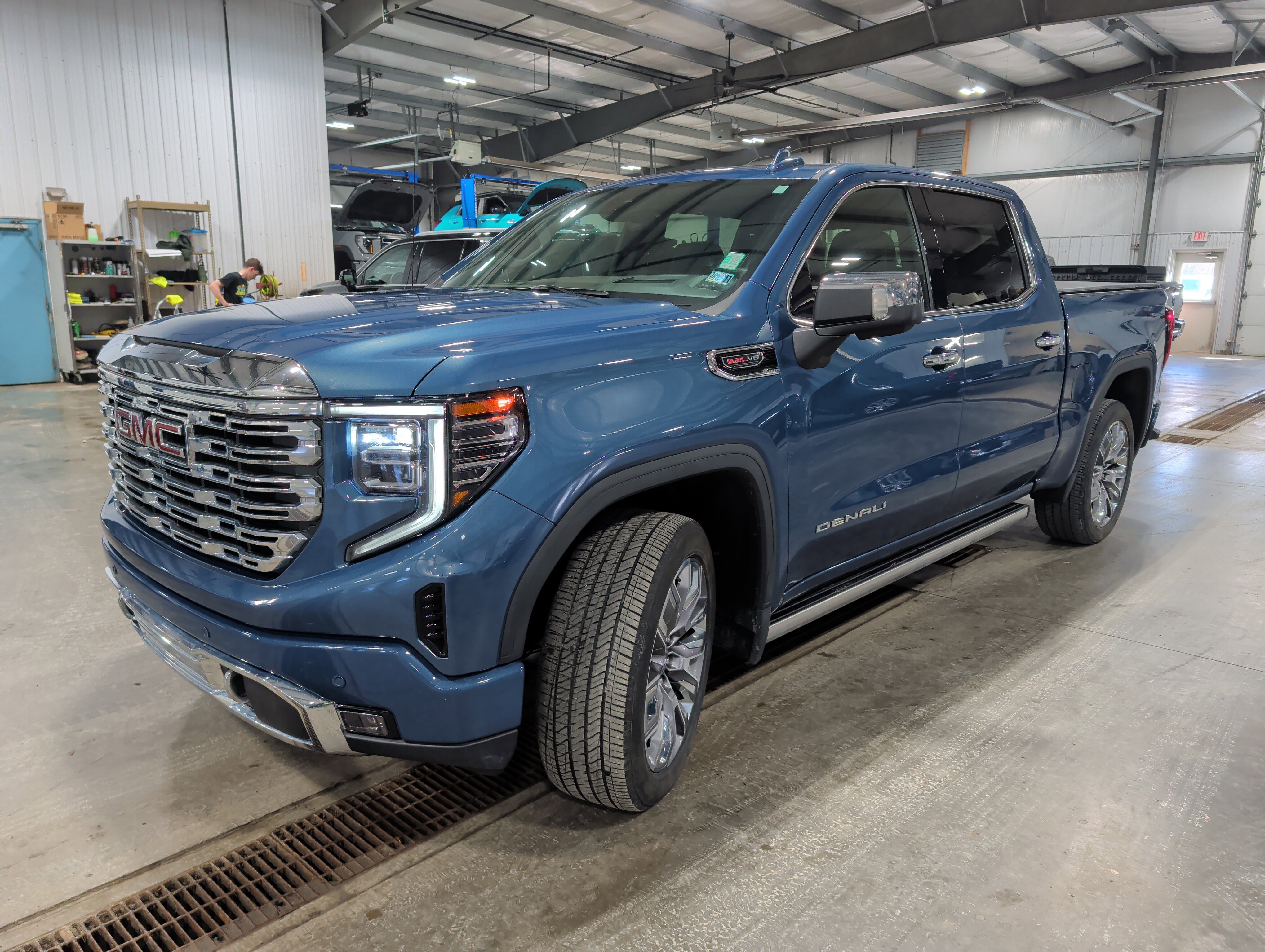 Used 2025 GMC Sierra 1500 Denali w/ Denali Reserve Package AWD/4WD image 6