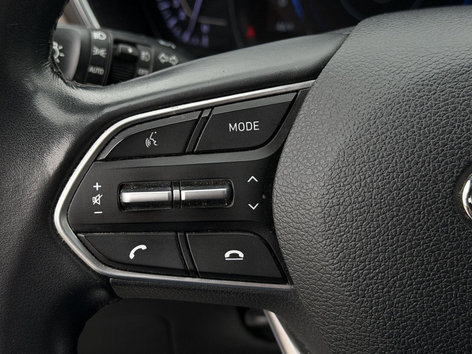 Used 2020 Hyundai Santa Fe SEL w/ Convenience + Premium Package FWD image 16