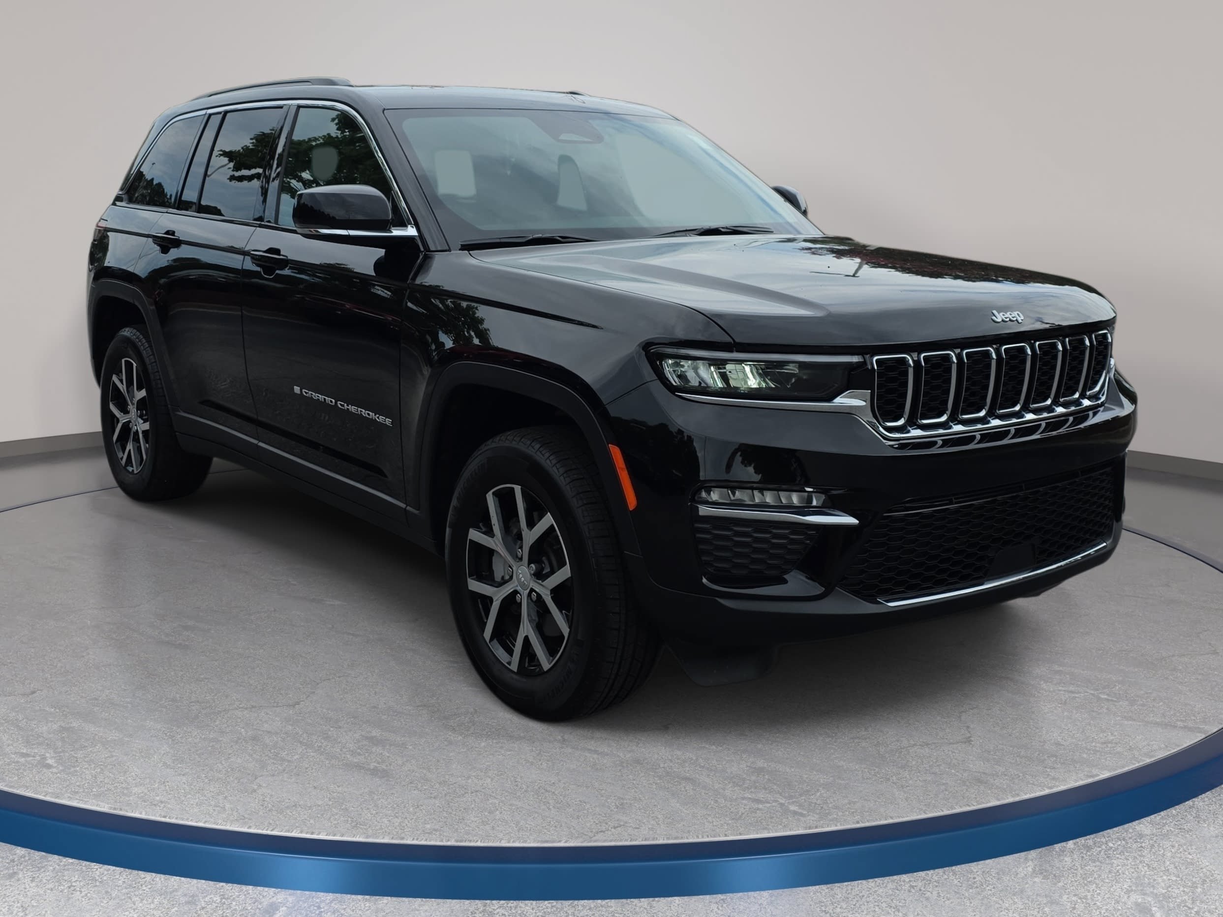 Used 2025 Jeep Grand Cherokee Limited w/ Trailer Tow Package AWD/4WD image 3