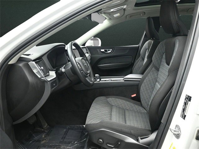Used 2023 Volvo XC60 B5 Core image 11