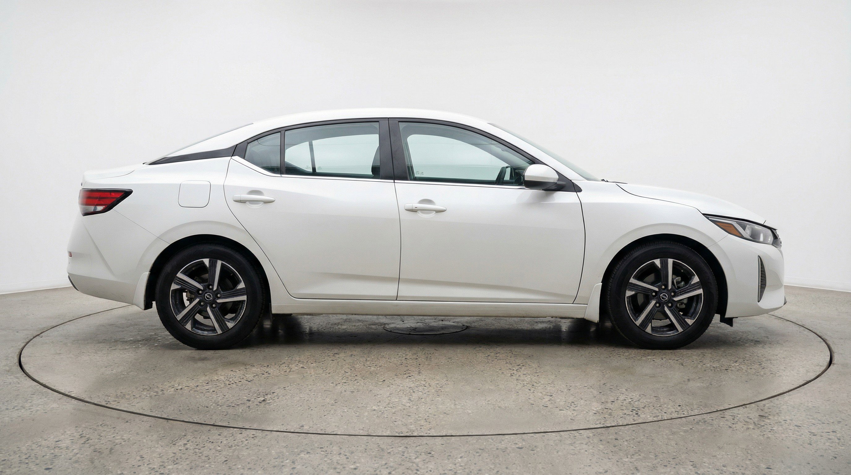 Used 2025 Nissan Sentra SV image 11