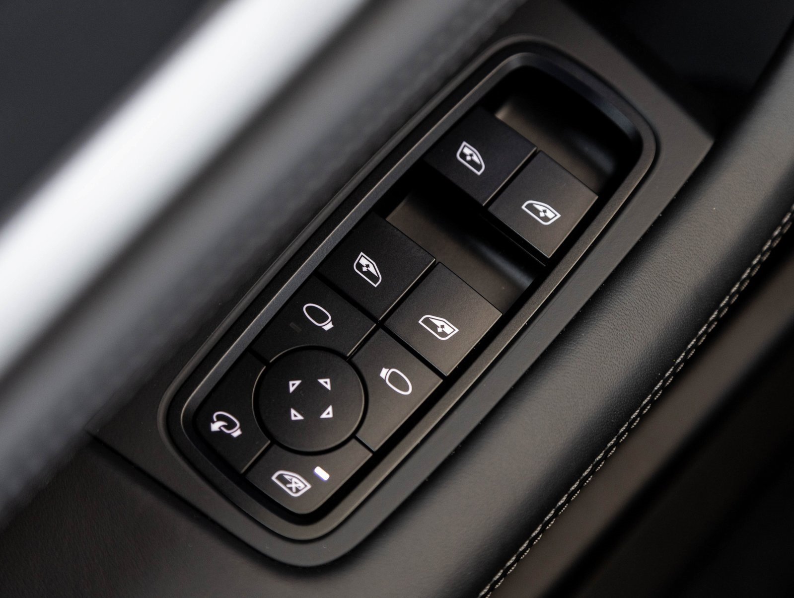 Used 2025 Porsche Taycan image 20