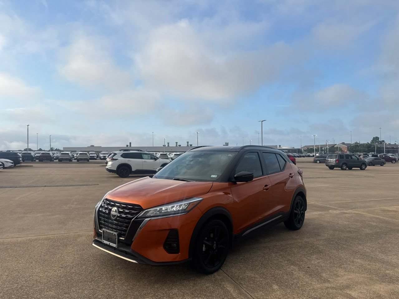 Used 2023 Nissan Kicks SR w/ SR Premium Package FWD image 8