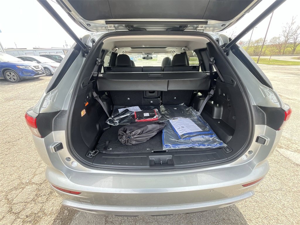 New 2025 Mitsubishi Outlander SE image 24