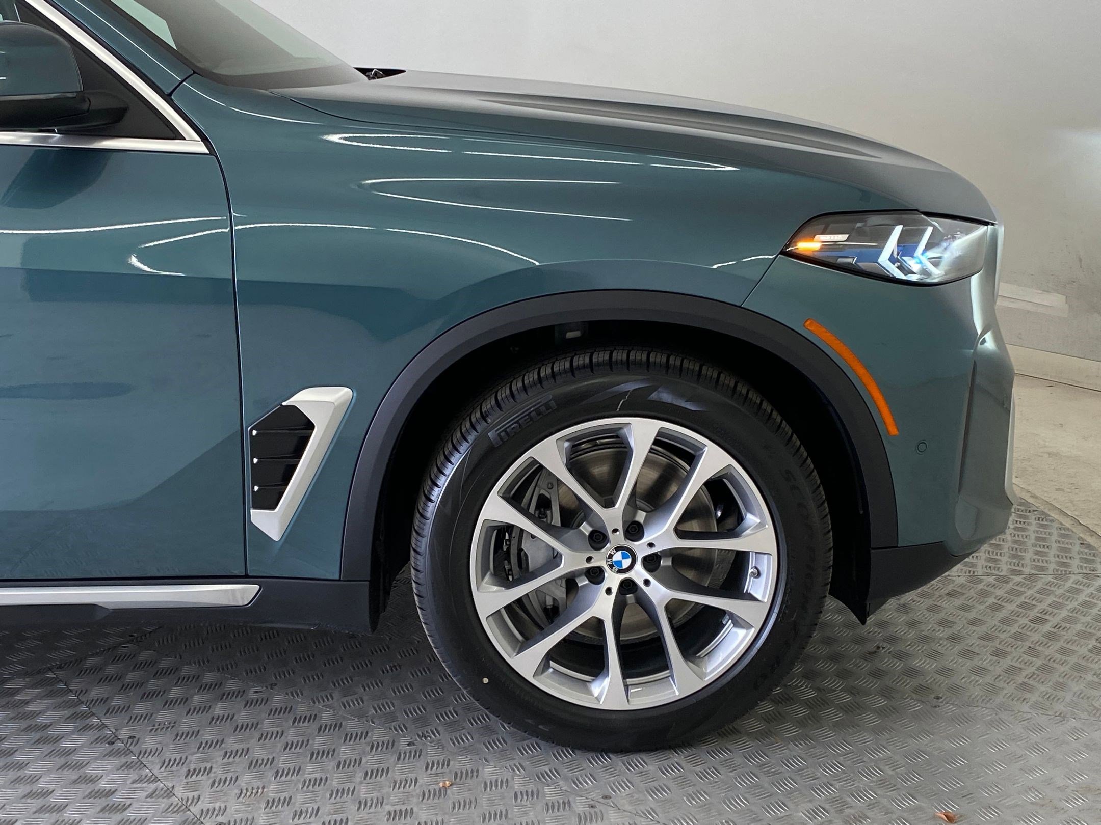 New 2026 BMW X5 xDrive50e w/ Premium Package image 11