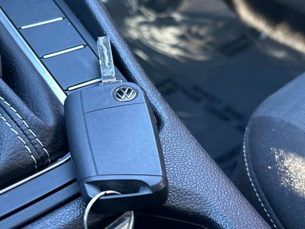Used 2025 Volkswagen Jetta S image 30