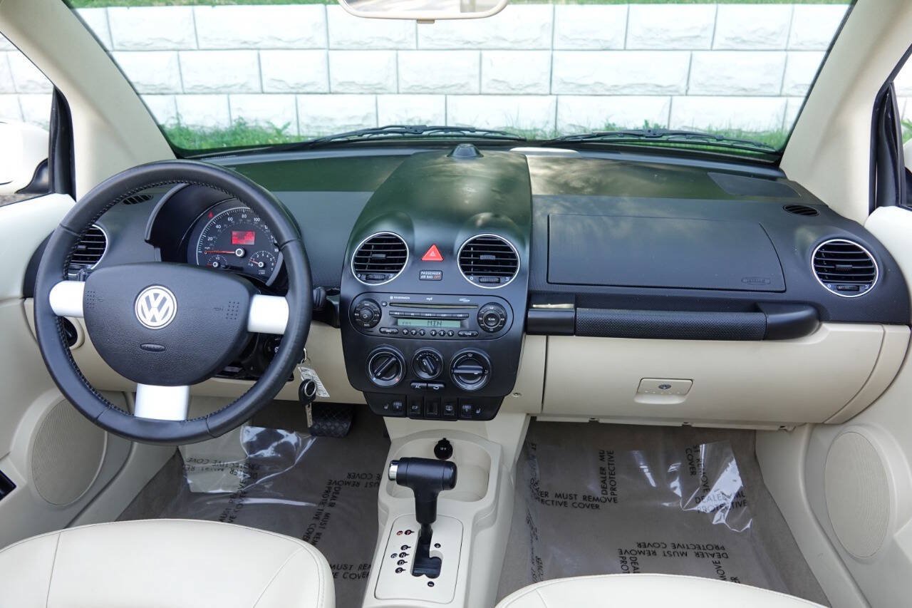 Used 2008 Volkswagen Beetle SE FWD image 70