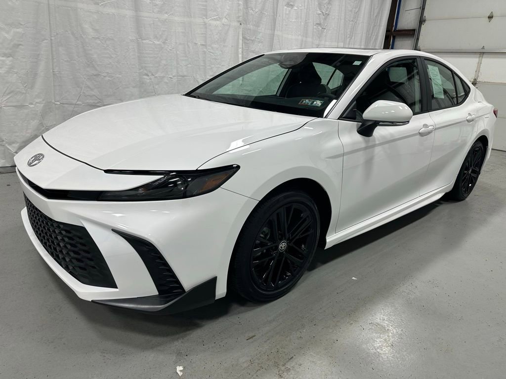 Used 2026 Toyota Camry SE image 3