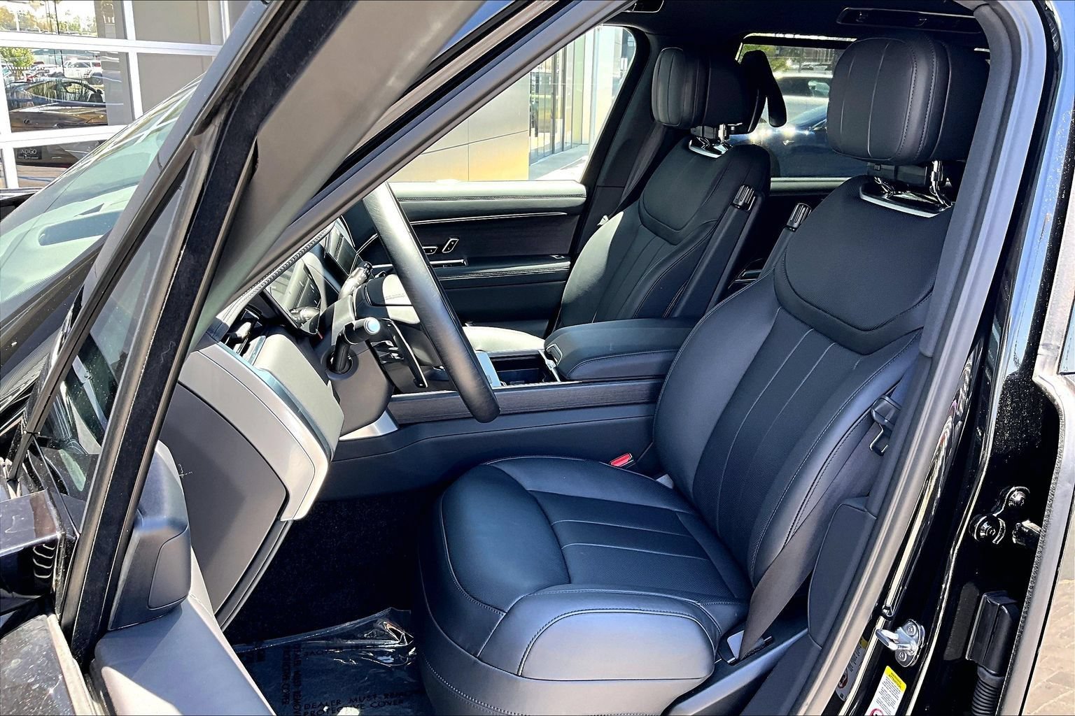 New 2026 Land Rover Range Rover Long Wheelbase SE AWD/4WD image 9