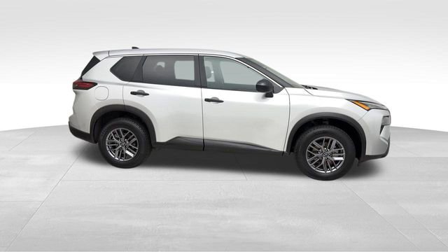 Used 2024 Nissan Rogue S image 10