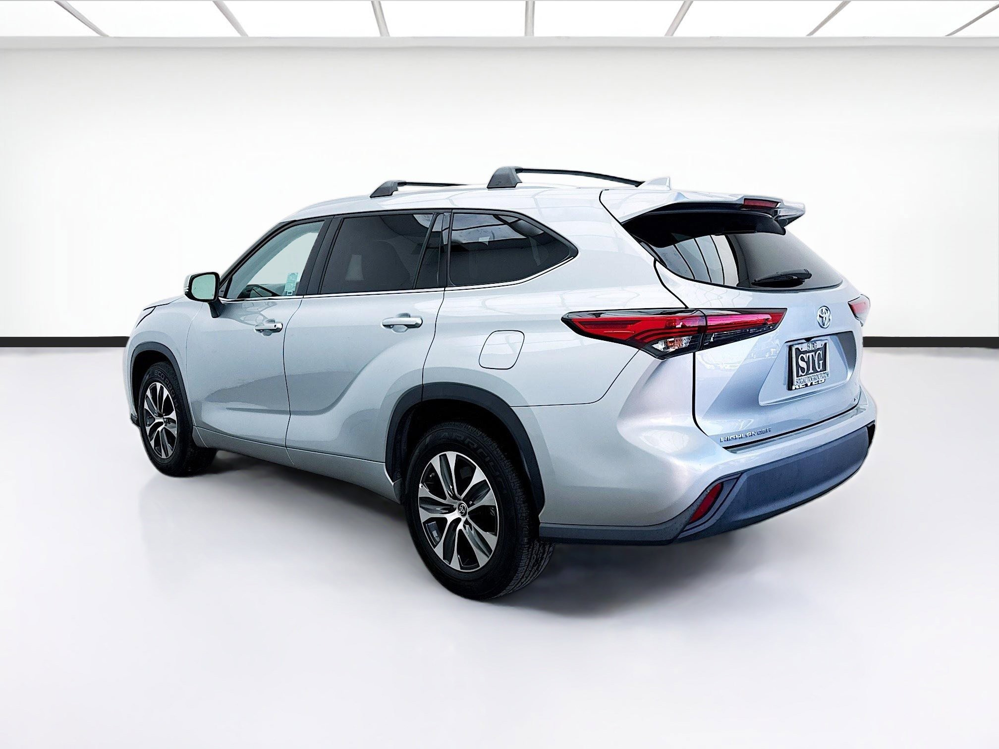 Used 2021 Toyota Highlander XLE image 6