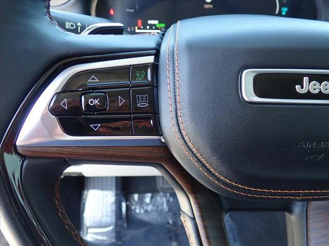 Used 2022 Jeep Grand Cherokee Summit w/ Advanced Protech Group IV AWD/4WD image 16