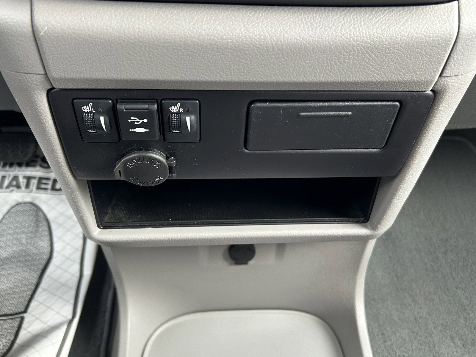 Used 2018 Toyota Sienna XLE w/ Carpet Mat Package image 35
