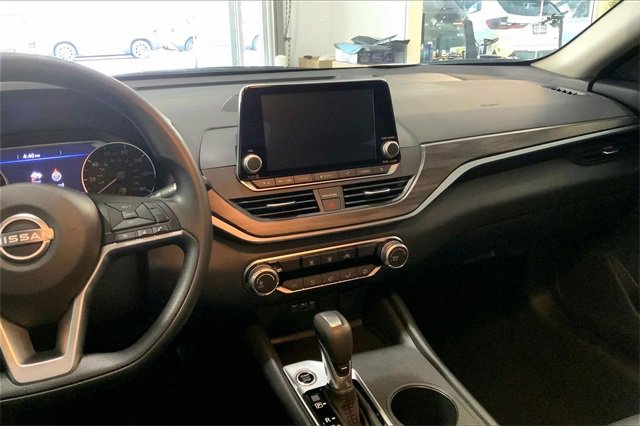 Used 2025 Nissan Altima 2.5 SV image 6