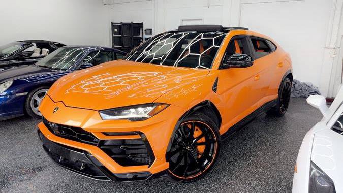 Used 2021 Lamborghini Urus AWD/4WD image 2
