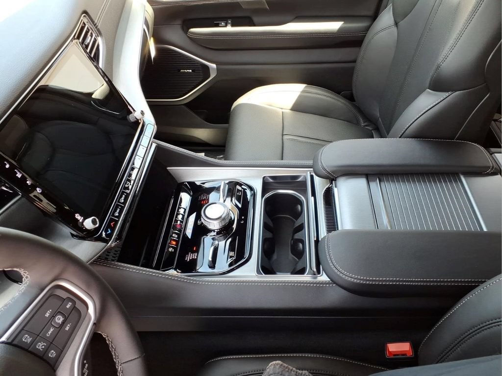 New 2026 Jeep Grand Wagoneer 4WD image 14