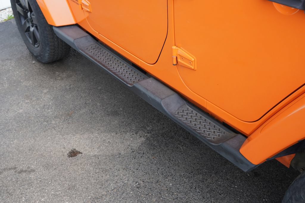 Used 2012 Jeep Wrangler Unlimited Sahara w/ Dual Top Group AWD/4WD image 10