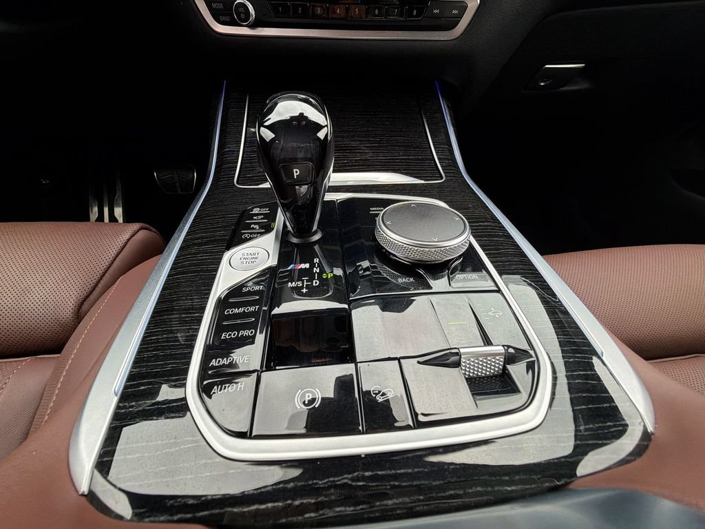 Used 2021 BMW X7 M50i w/ Dynamic Handling Package AWD/4WD image 25