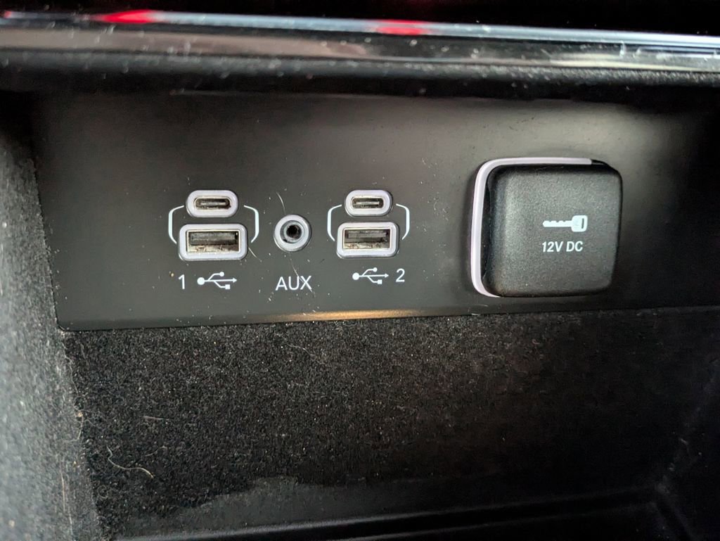 Used 2021 Jeep Grand Cherokee L Limited AWD/4WD image 25