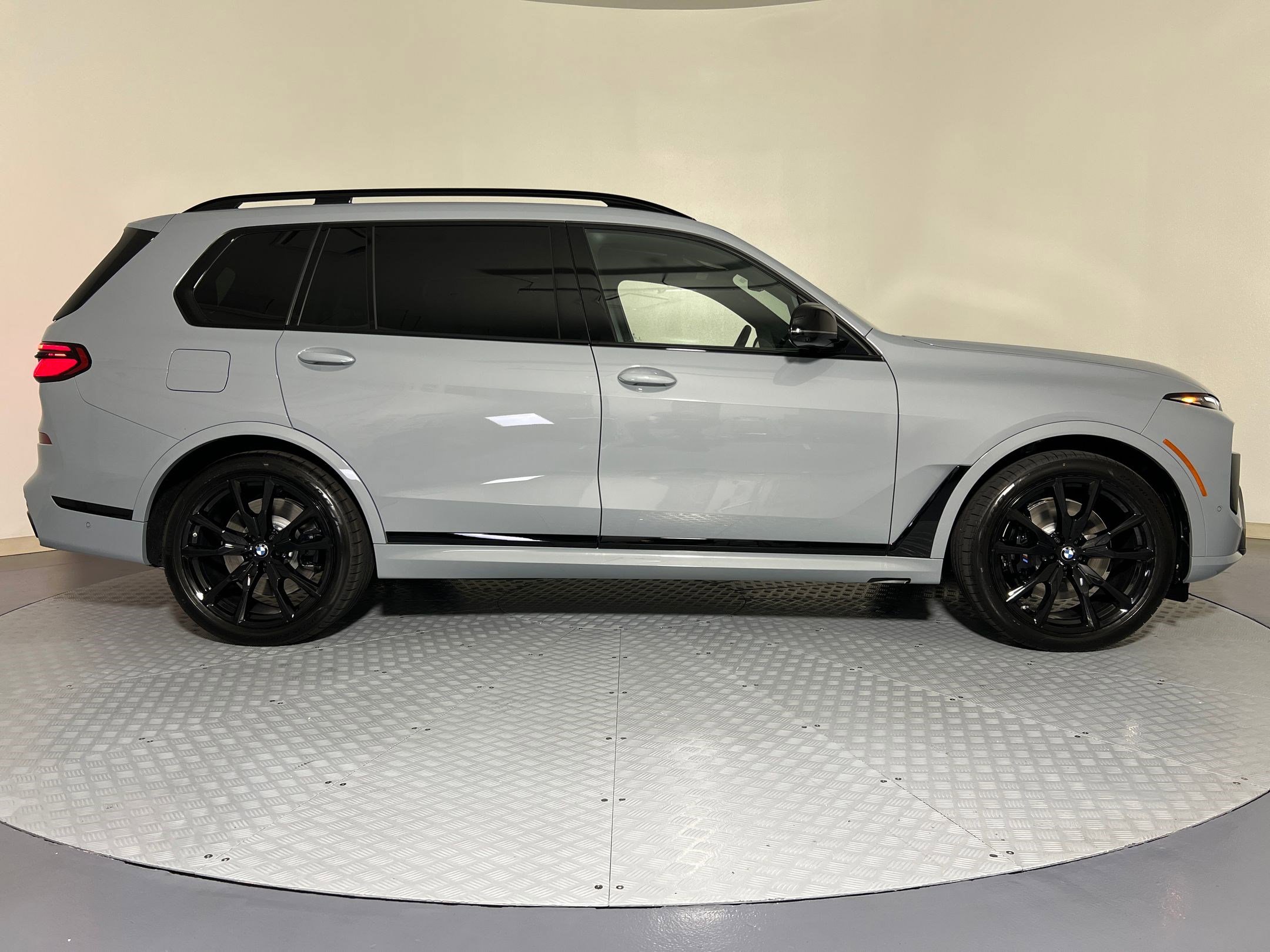 New 2026 BMW X7 M60i image 8