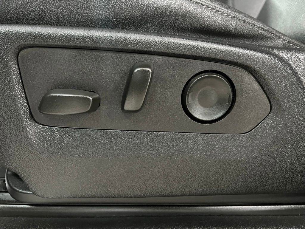 Used 2023 Chevrolet Tahoe Z71 w/ Z71 Off-Road Package AWD/4WD image 25