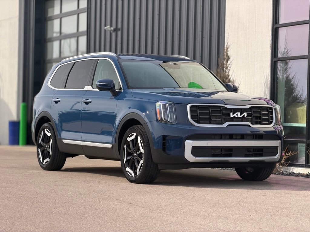 Used 2025 Kia Telluride S image 4