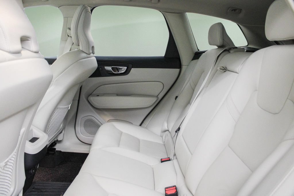 Used 2025 Volvo XC60 B5 Plus w/ Protection Package Premier AWD/4WD image 26