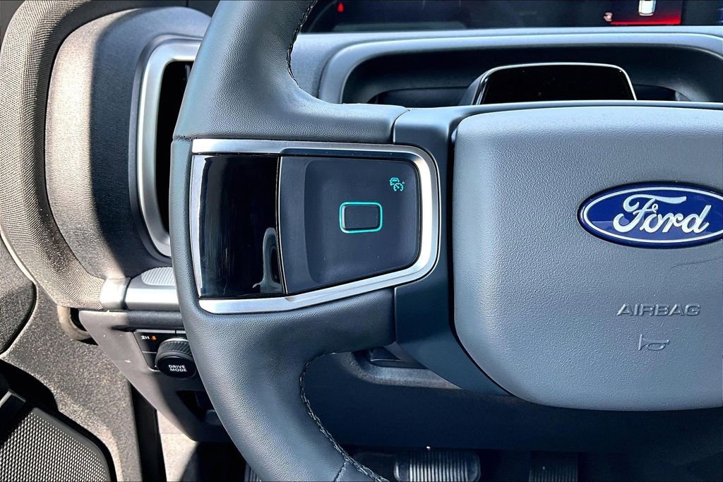 Certified 2025 Ford Expedition Active AWD/4WD image 18