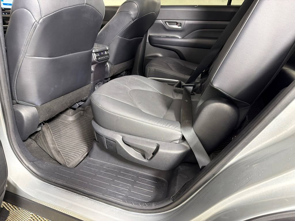 Used 2024 Toyota Grand Highlander Platinum image 22